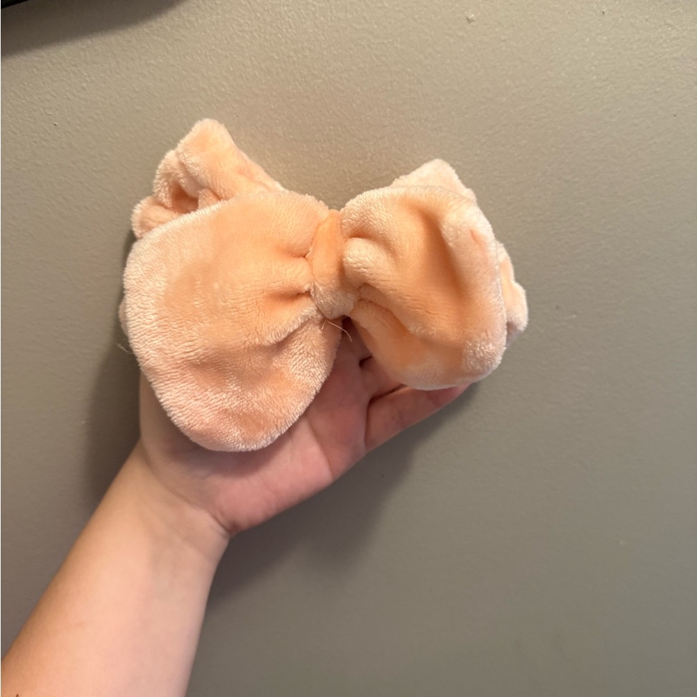 Pink Hairband with bow Design